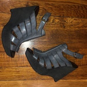 Max Studio platform sandals